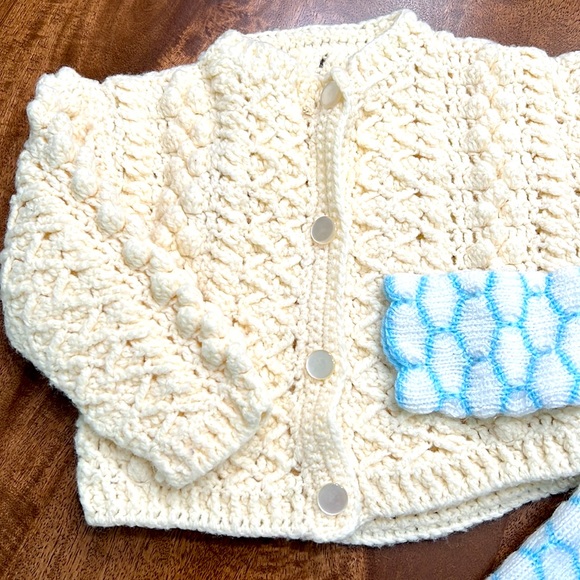 Handmade baby Vintage sweaters cream & white & blue, both button ups - Picture 2 of 8